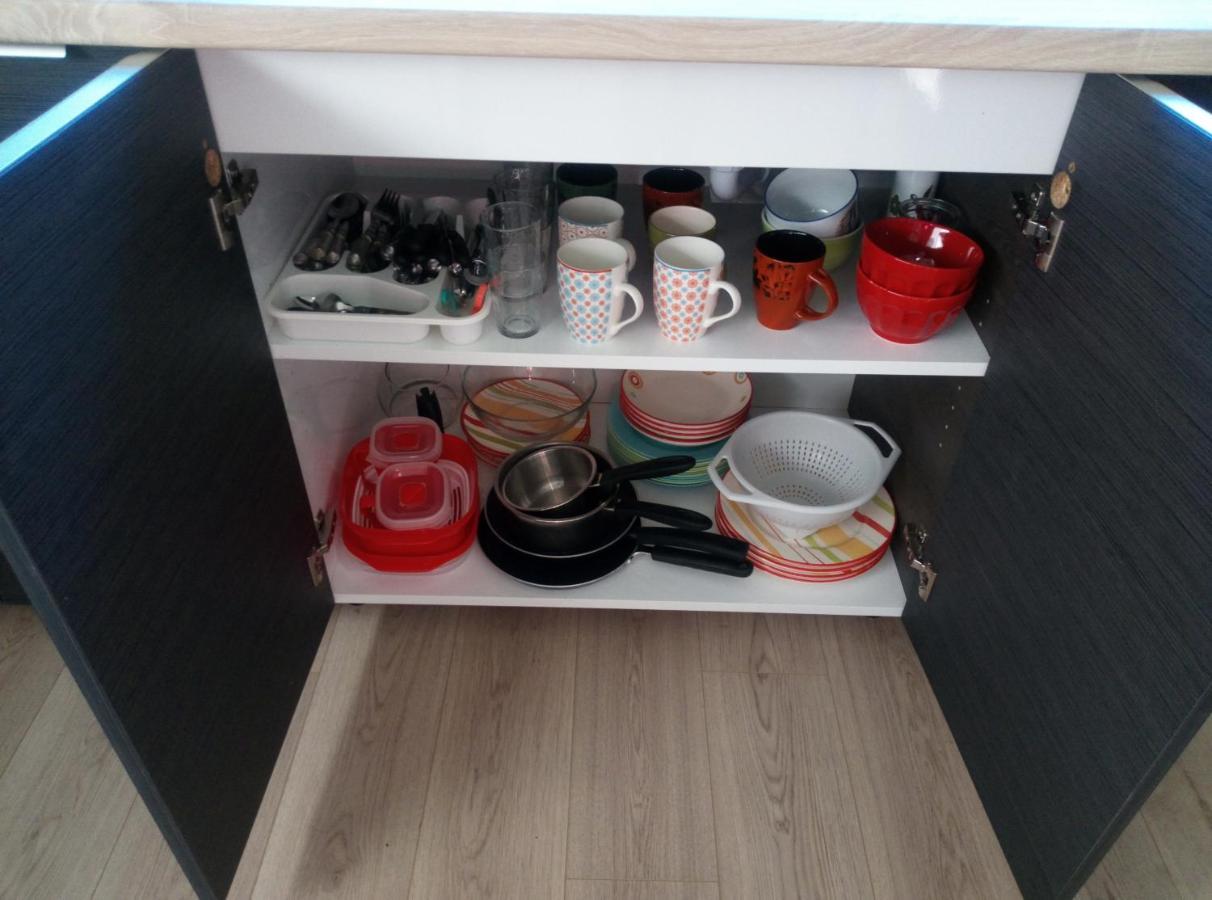 Studio meublé 1 pièce entièrement équipé sans cloisons séparatives Chavagnes-en-Paillers Esterno foto