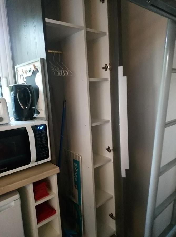 Studio meublé 1 pièce entièrement équipé sans cloisons séparatives Chavagnes-en-Paillers Esterno foto